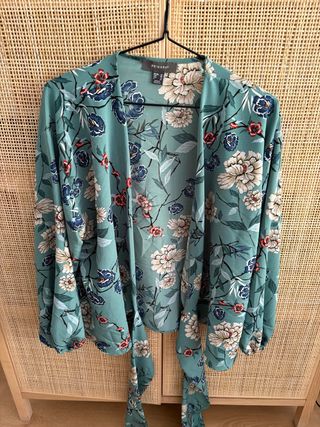 Blusa floral cruzada Primark