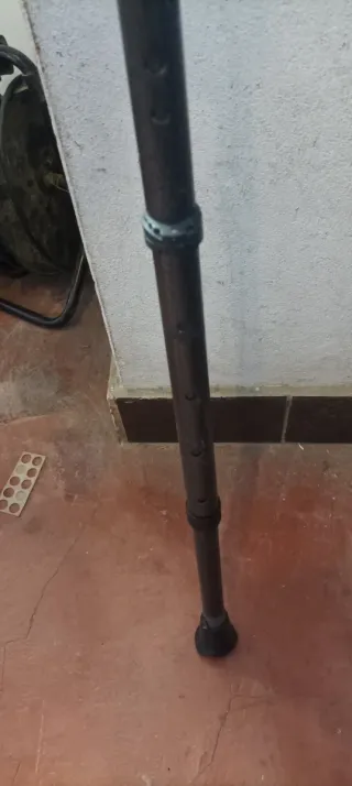 Muleta de altura regulable.