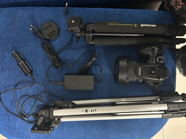 Cámara Fujifilm + 2 Trípodes Finepix S100 FX