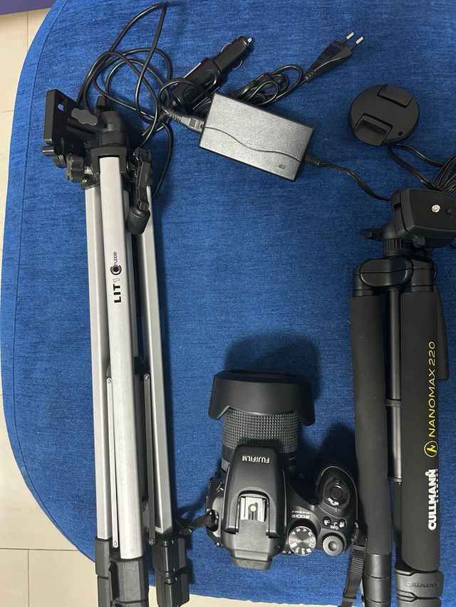 Cámara Fujifilm + 2 Trípodes Finepix S100 FX