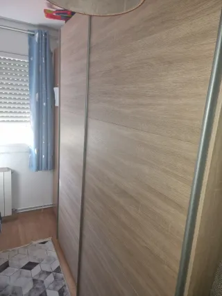 Guardaroba in legno e metallo