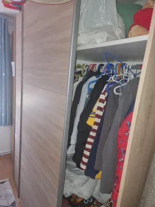 Guardaroba in legno e metallo