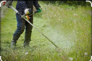 Se hace desbroze y limpieza de parcelas y fincas.