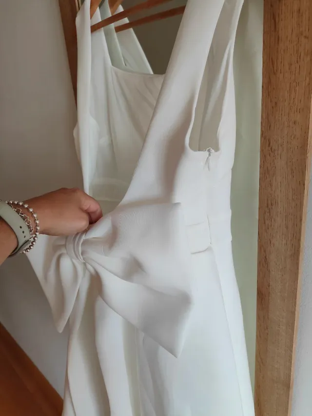 Vestido blanco con lazo