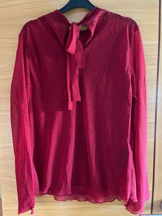 Blusa roja lunares negros Mango