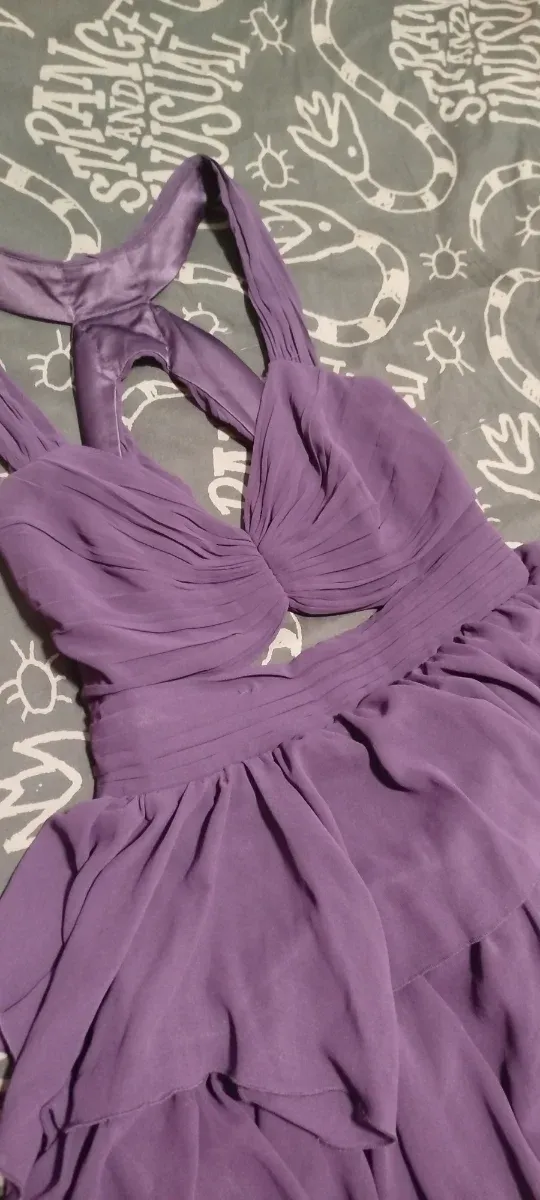 Vestido morado con cut out