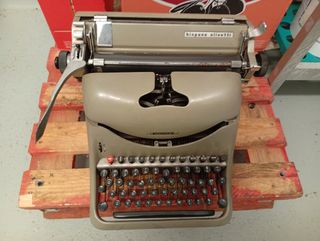 Máquina de escribir Olivetti Lexicon 80