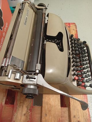 Máquina de escribir Olivetti Lexicon 80