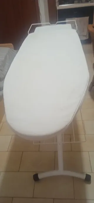 Asse da stiro bianco