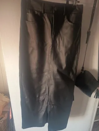 Falda larga cuero sintético Stradivarius