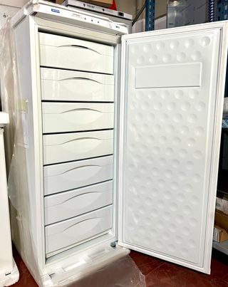Congelatore verticale con cassetti nuovo di zecca