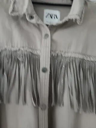 Chaqueta Zara flecos brillos beige