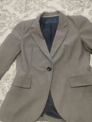 Chaqueta  de mujer .Zara.Gris Talla L