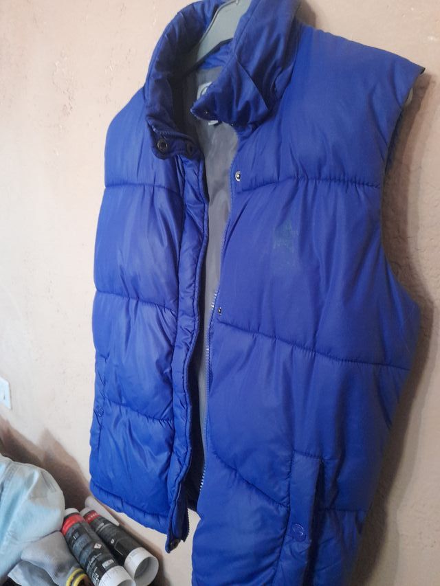 Chaleco azul acolchado