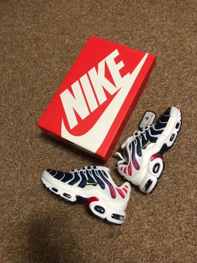 Son nuevos Tn de niños  tengo varias colores de ta