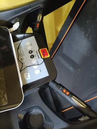 Cinta de correr con pantalla táctil y WiFi