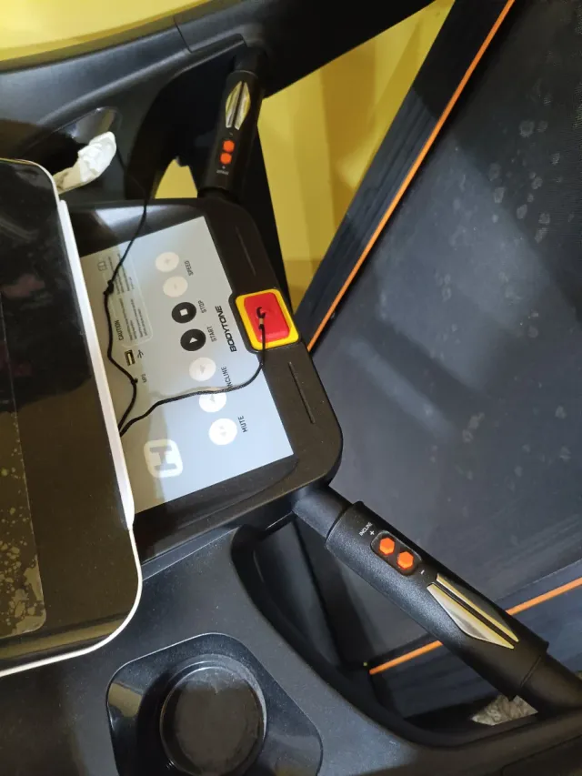 Cinta de correr con pantalla táctil y WiFi