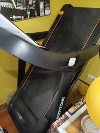 Cinta de correr con pantalla táctil y WiFi