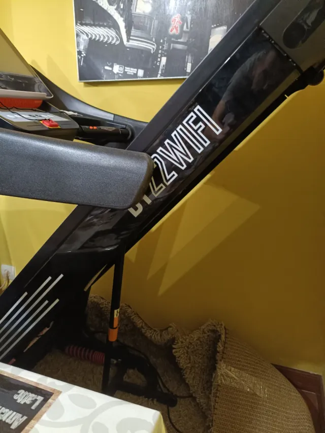 Cinta de correr con pantalla táctil y WiFi