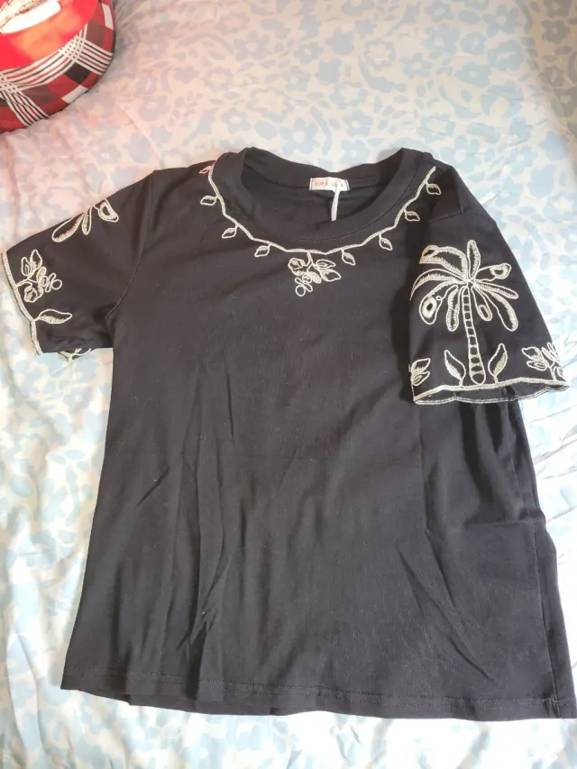 Blusa negra bordada para dama talla S