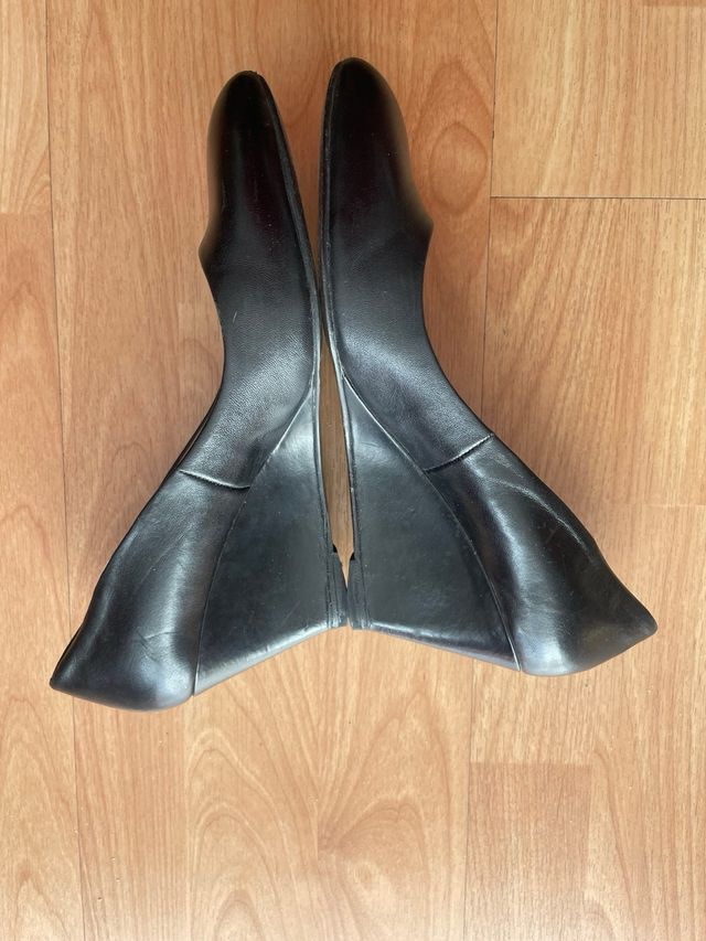 Zapatos cuña negros ZARA