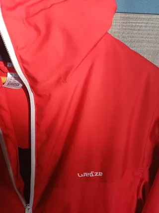 Chaqueta de nieve roja