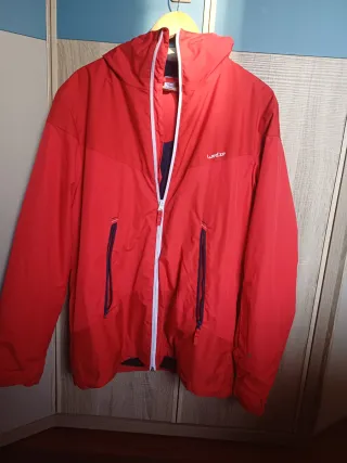 Chaqueta de nieve roja