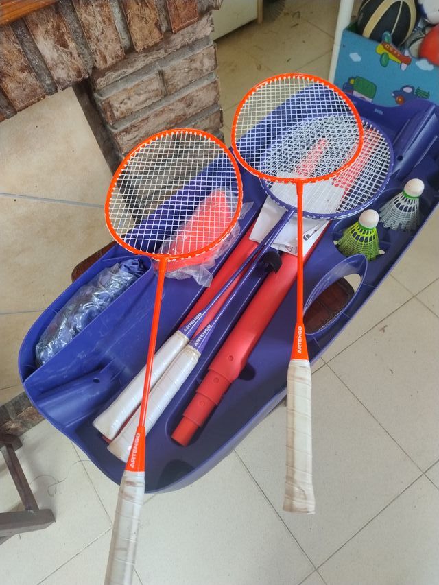 Juego bádminton con red , soporte y 4 raquetas