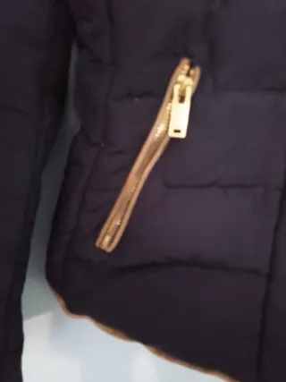 Chaqueta acolchada Zara negra y dorada