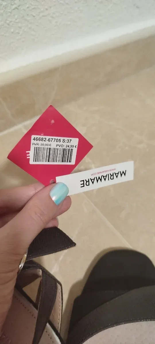 Sandalias negras tacón bajo