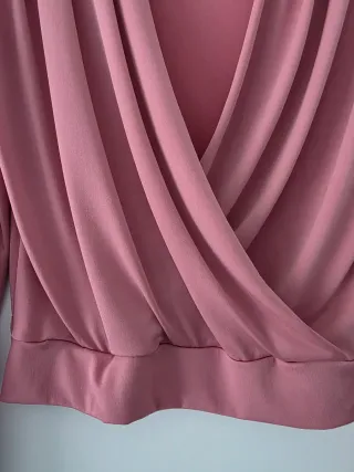 Top rosa escote cruzado manga larga