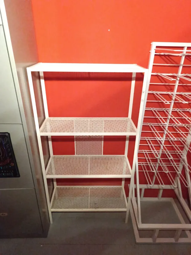 Estantería y Exhibidor ambos por 15