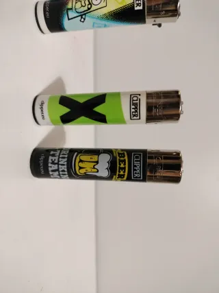 Lotto n10 • Set 4 accendini Clipper con disegni