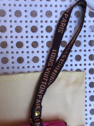 Precioso clunch Louis Vuitton embrague rosa