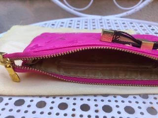 Precioso clunch Louis Vuitton embrague rosa