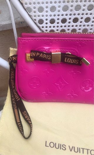 Precioso clunch Louis Vuitton embrague rosa