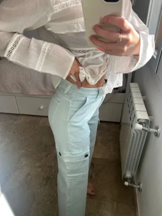 Pantalón cargo verde, marca Noon