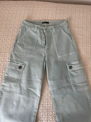 Pantalón cargo verde, marca Noon