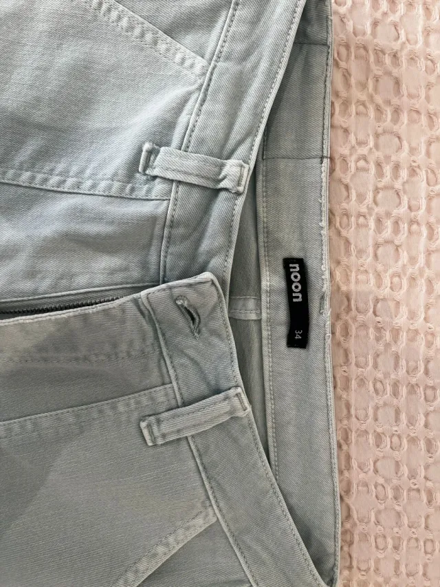 Pantalón cargo verde, marca Noon