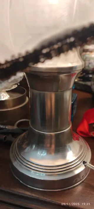 Lampada da tavolo piccola in argento