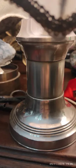 Lampada da tavolo piccola in argento