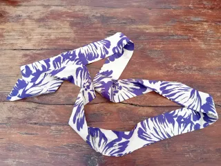 Cintura di seta con fantasia floreale