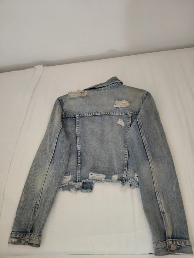 Cazadora vaquera desgastada