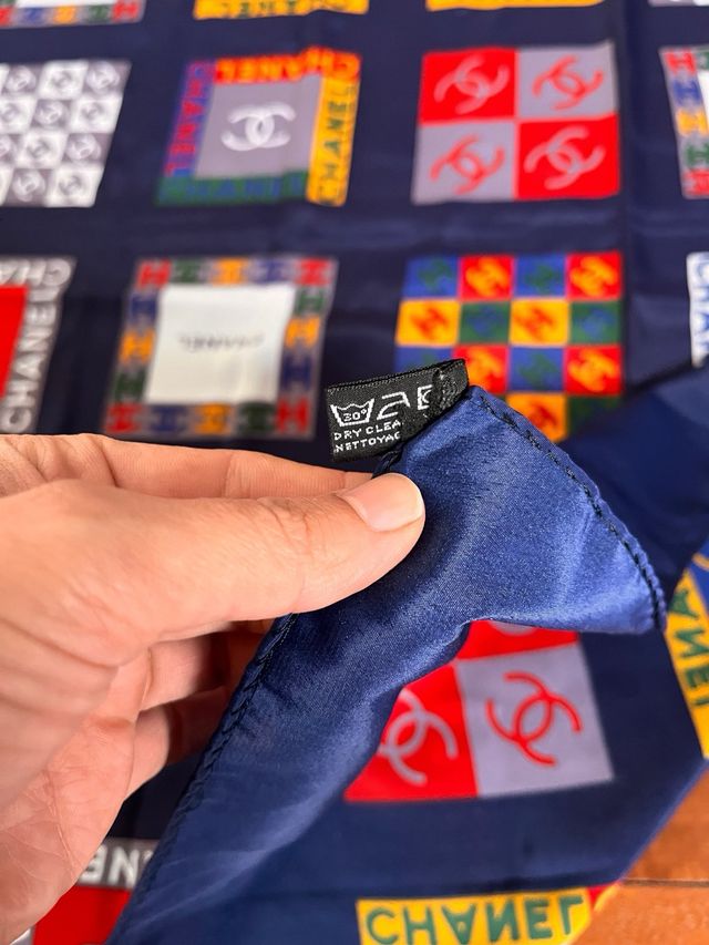 Sciarpa in seta vintage Chanel multicolore