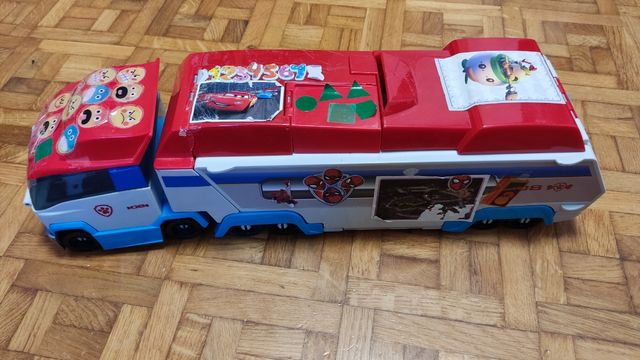 Camión patrulla canina