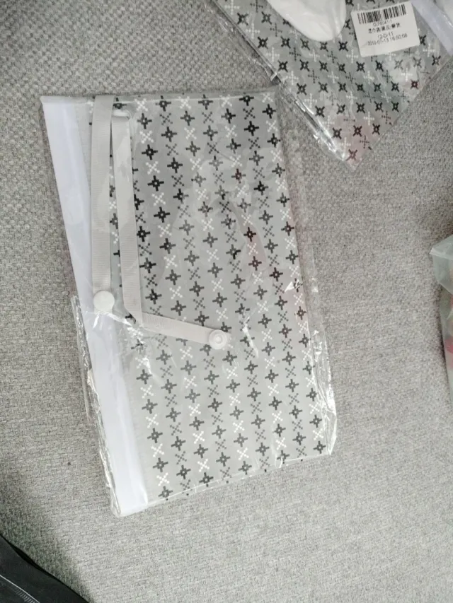 Porta toallitas húmedas gris y blanco