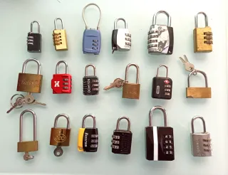 Lote de 19 candados para maletas, taquillas, etc..