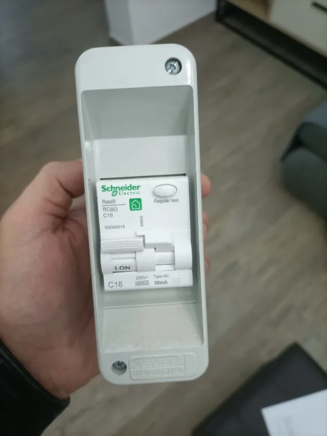 Interruttore Schneider Electric Resi9 RCBO C16