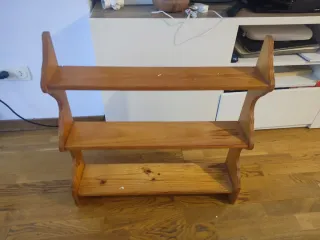 Estantería de madera maciza