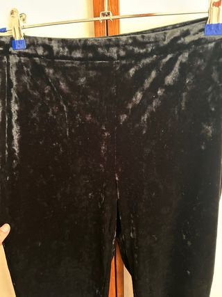 Pantalón negro terciopelo Zara
